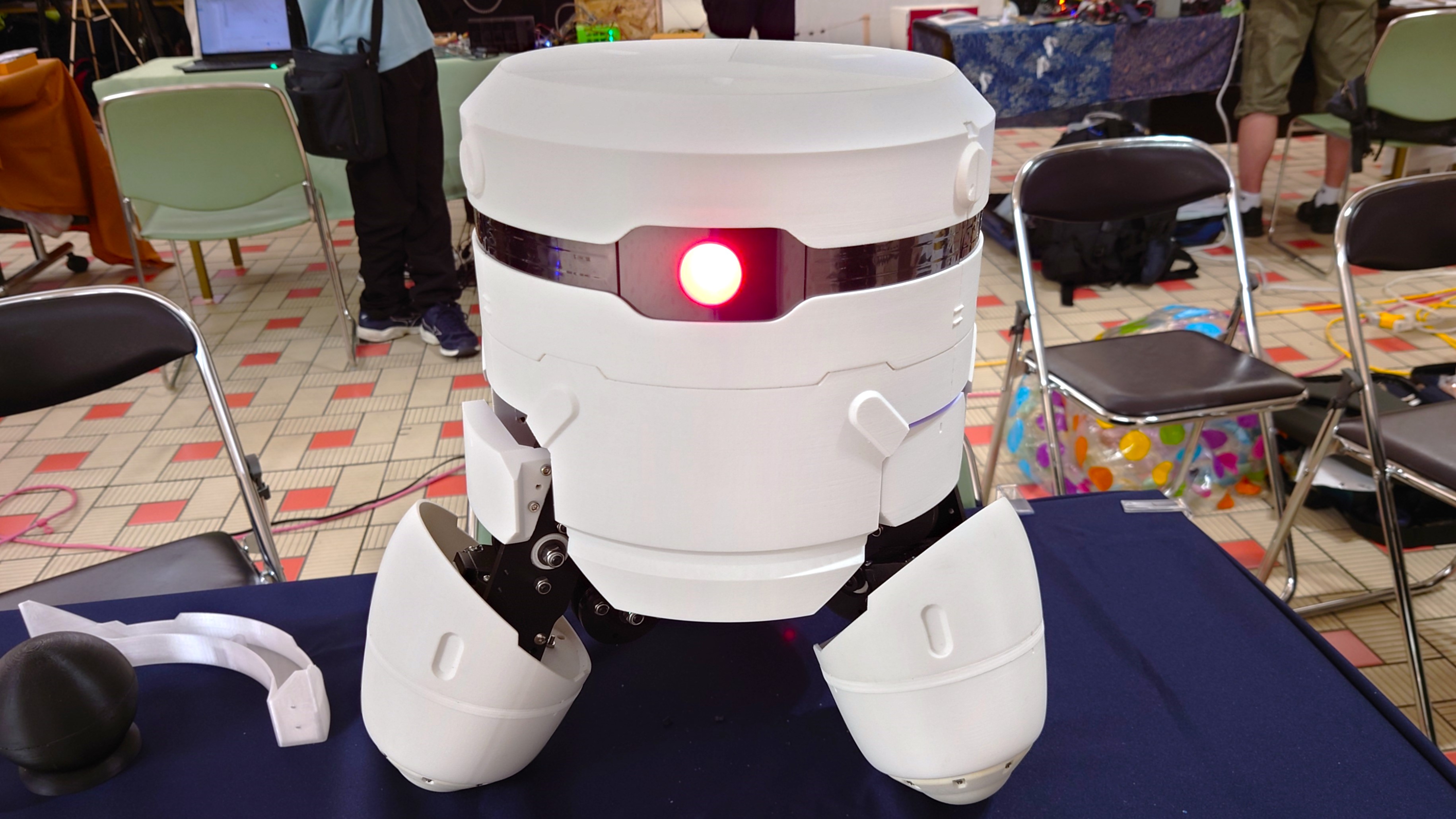 球体型オムニホイール搭載多脚ロボット