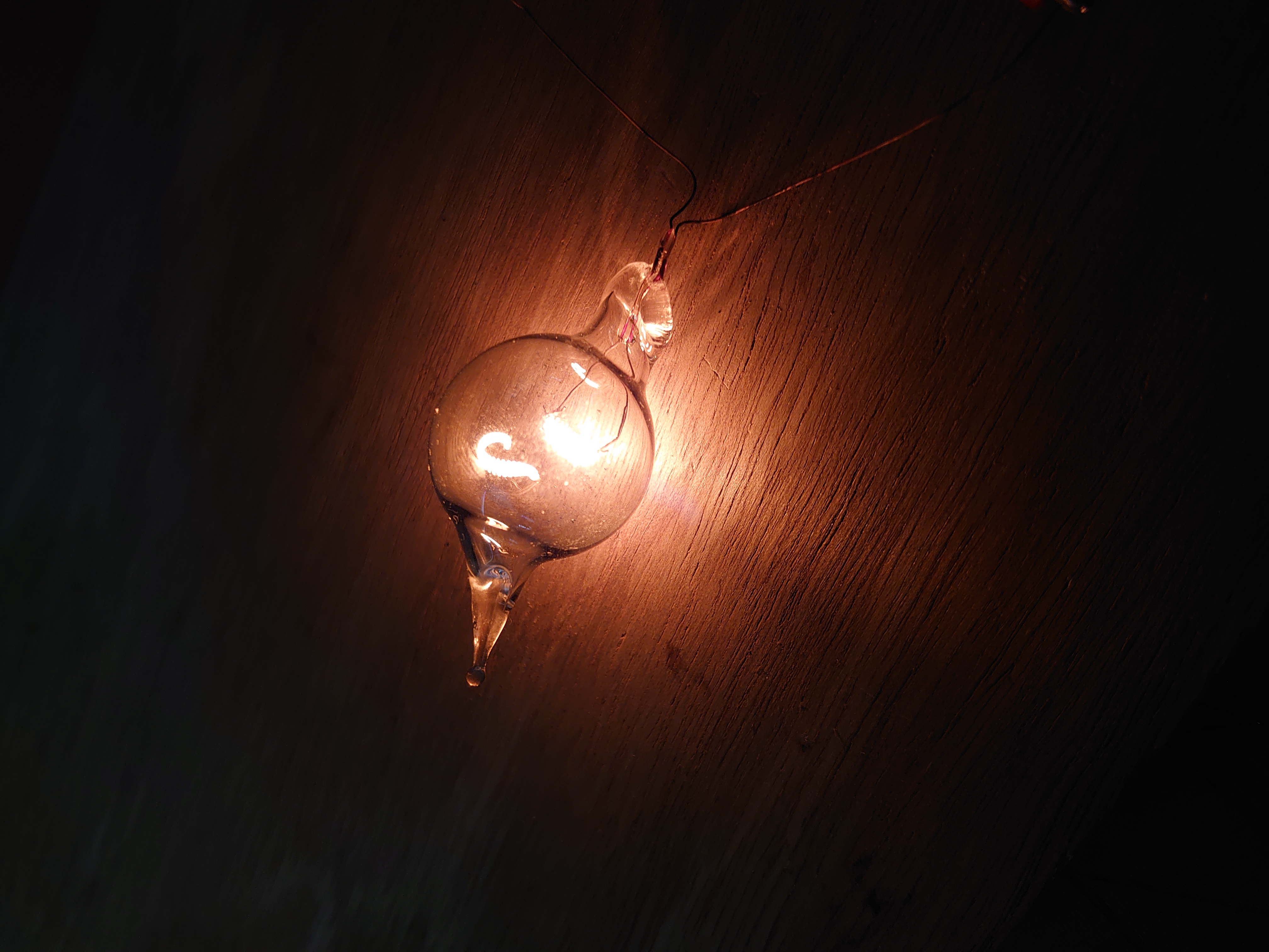 自作した白熱電球